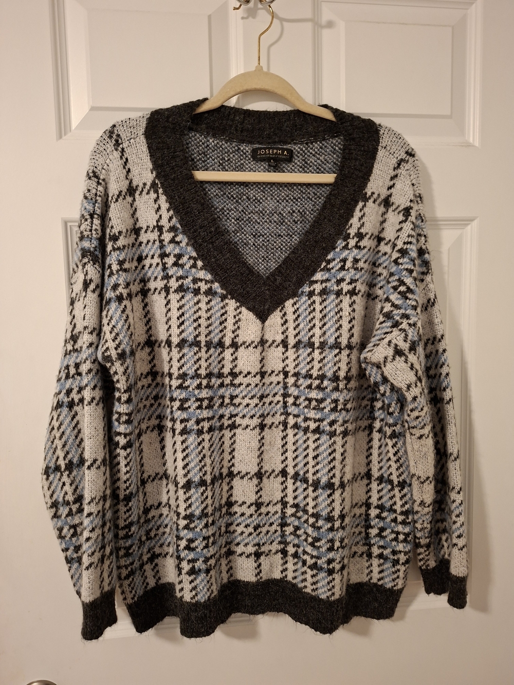 Joseph A. Women's Oversized V-Neck Plaid Knit Sweater, Size L